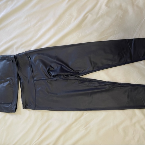 Never worn DKNY activewear outfit size medium - Picture 7 of 8